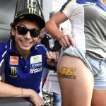 DP BBM Lucu Valentino Rossi Bersama Penggemar Cantik