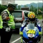 DP BBM Lucu Valentino Rossi Melanggar Rambu Lalu Lintas
