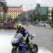 DP BBM Lucu Valentino Rossi Terjebak Banjir Jakarta